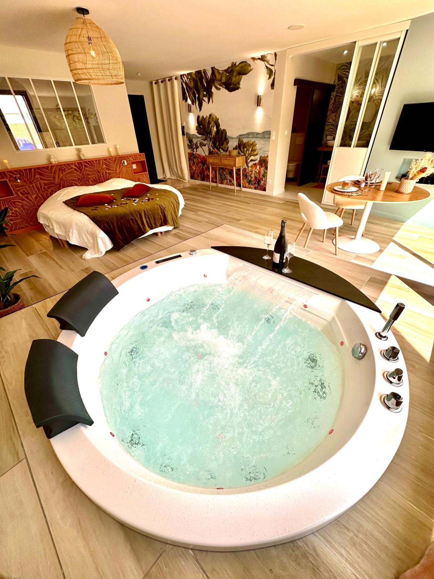 Les Suites Du Payre - Suite Romance Saint-Hilaire-de-Talmont Exterior foto